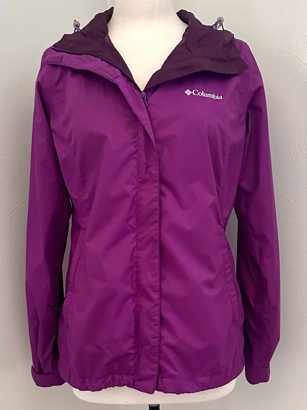 Like New~ Columbia Purple Hooded Rain Jacket with Dark Purple Lining